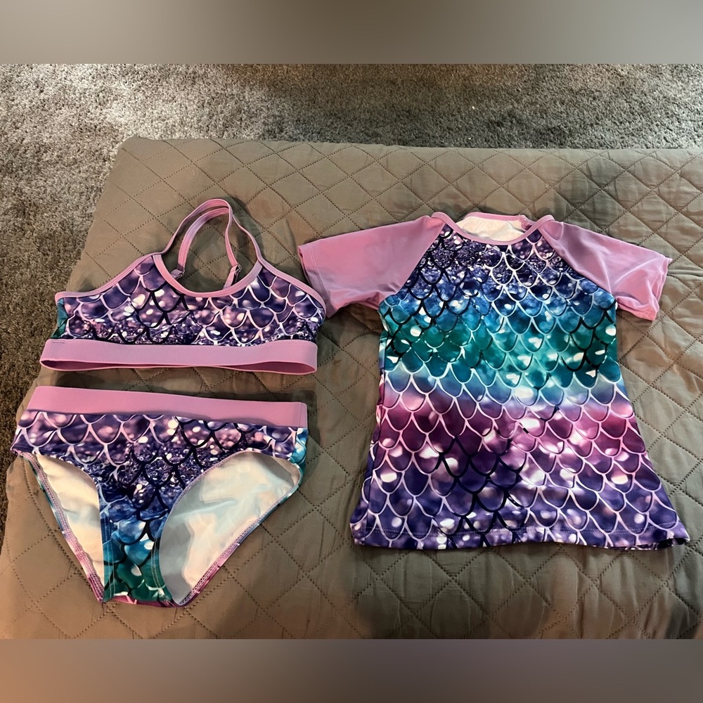 Like new Vogseek UPF 50+ 3 piece Mermaid Scale Swim Set